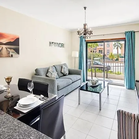 Lucia Albufeira オーリョス・デ・アーグァ