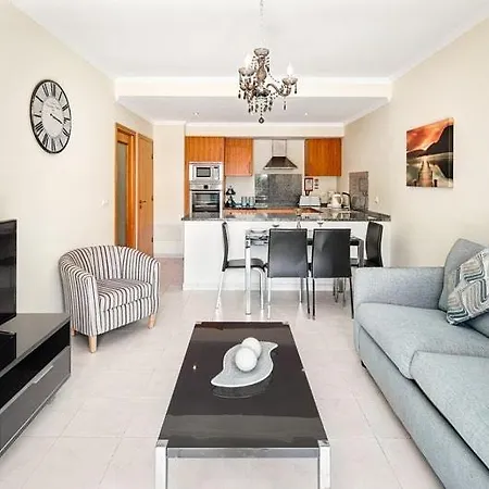 Lucia Albufeira * オーリョス・デ・アーグァ