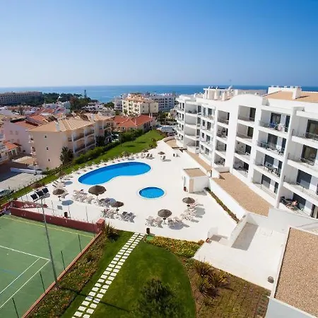 Lucia Albufeira *